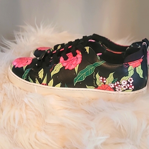 Use size 6 - Picture 2 of 3